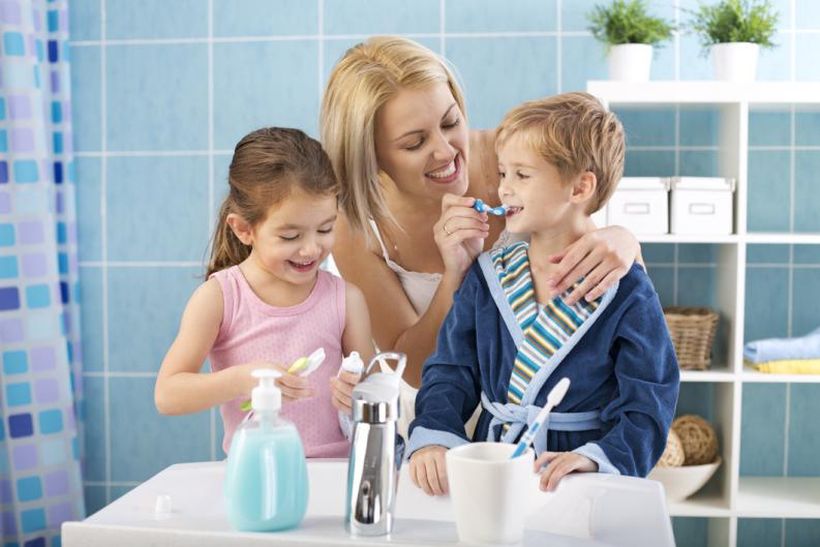¿A qué edad deben de empezar a lavarse los dientes los niños?